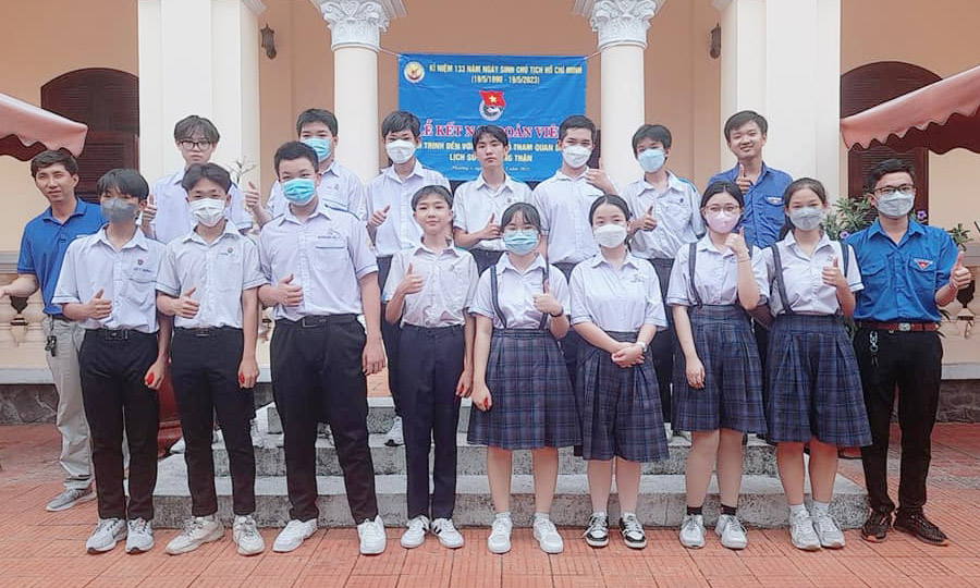 Kết nạp đoàn viên tại Di tích lịch sử Nhà Tổng Thận (TP.Tân An) vừa ý nghĩa, vừa giúp các em hiểu thêm về truyền thống cách mạng