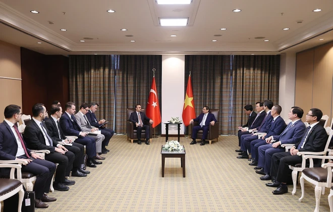 Việt Nam là một trong những đối tác kinh tế ưu tiên của Thổ Nhĩ Kỳ tại châu Á Thủ tướng Phạm Minh Chính tiếp Bộ trưởng Công nghiệp và Công nghệ Thổ Nhĩ Kỳ Mehmet Fatih Kacir. (Ảnh: Dương Giang/TTXVN)