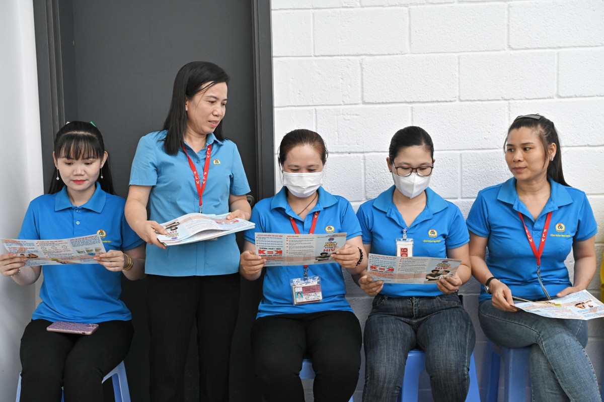 Đẩy mạnh các giải pháp ngăn chặn lây nhiễm HIV trong giới trẻ Truyền thông nâng cao nhận thức về các biện pháp phòng, chống lây nhiễm HIV/AIDS cho công nhân, lao động
