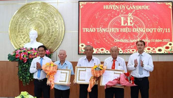 Sáng ngời gương người cao tuổi làm theo lời Bác