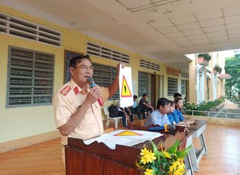 Hướng đến xây dựng văn hóa giao thông