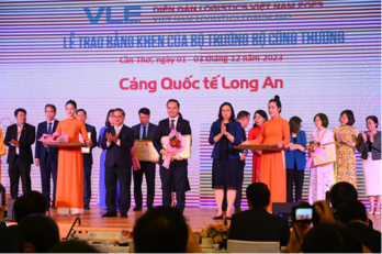 Cảng Quốc tế Long An nhận Bằng khen của Bộ Công Thương về thành tích xuất sắc trong việc phát triển dịch vụ Logistics năm 2023