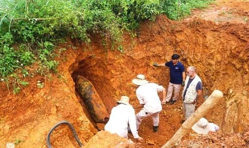 Liên tiếp phát hiện 3 quả bom lớn ở Quảng Bình Liên tiếp phát hiện 3 quả bom lớn ở Quảng Bình