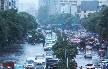 Miền Trung và khu vực phía Đông-Nam Tây Nguyên có mưa vừa, mưa rất to