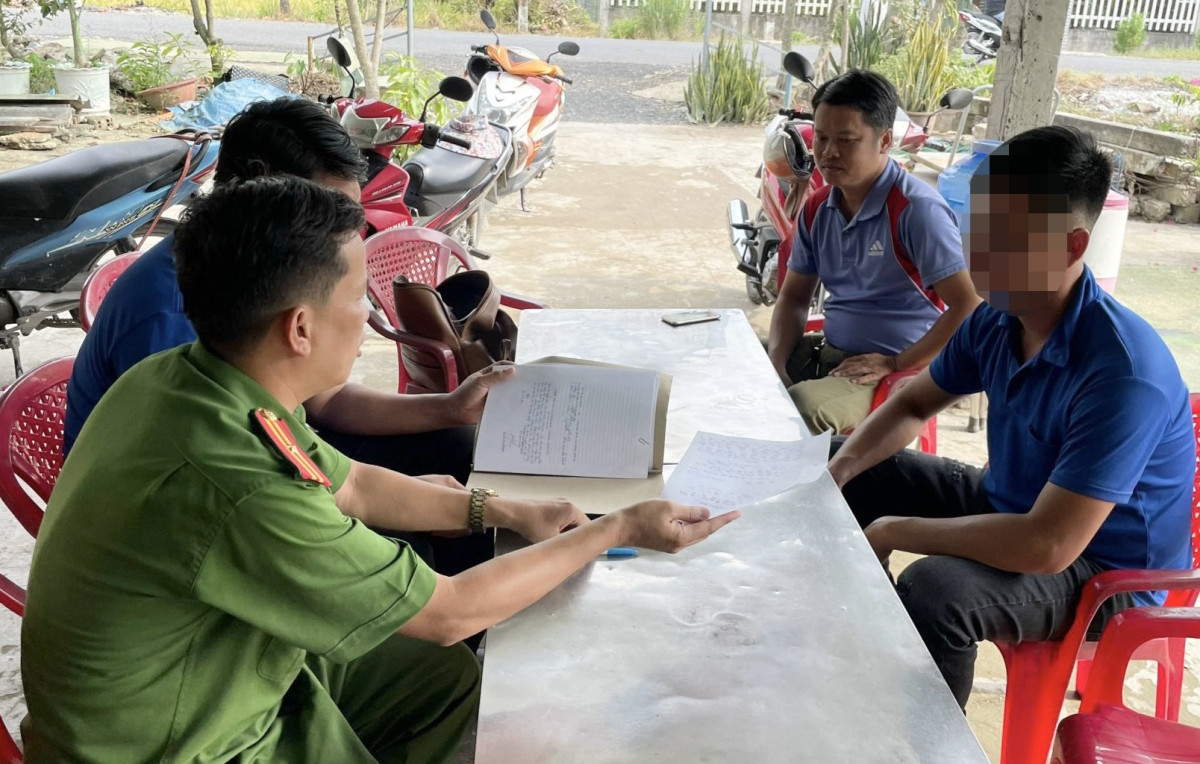 Cán bộ xã Lợi Bình Nhơn, TP.Tân An thường xuyên quan tâm các trường hợp thuộc diện quản lý