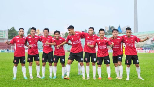 Long An – PVF CAND: Căng thẳng màn rượt đuổi tỉ số