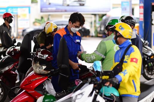 Chính phủ tiếp tục đề xuất giảm thuế cho xăng dầu đến hết năm 2024