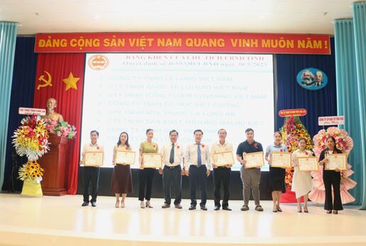 Tuyên dương các tổ chức, cá nhân thực hiện tốt chính sách thuế năm 2022