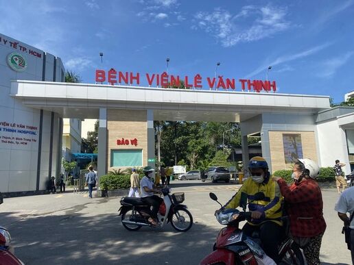 Ba nữ tạp vụ ngộ độc cần sa sau khi ăn bánh sô cô la chủ nhà mời