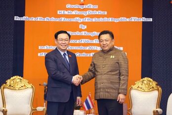 Chủ tịch Quốc hội Vương Đình Huệ tiếp Tỉnh trưởng tỉnh Udon Thani