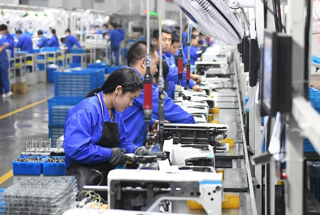 Vì sao nền kinh tế Mỹ đang vượt lên trên các quốc gia giàu có khác? Kinh tế Trung Quốc đang chậm lại. (Ảnh: THX/TTXVN)