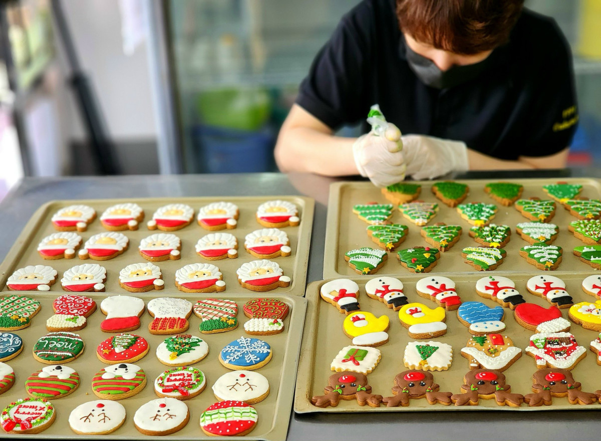 Những chiếc bánh được tạo hình cây thông, ông già Noel, con tuần lộc,… làm quà tặng đặc sắc