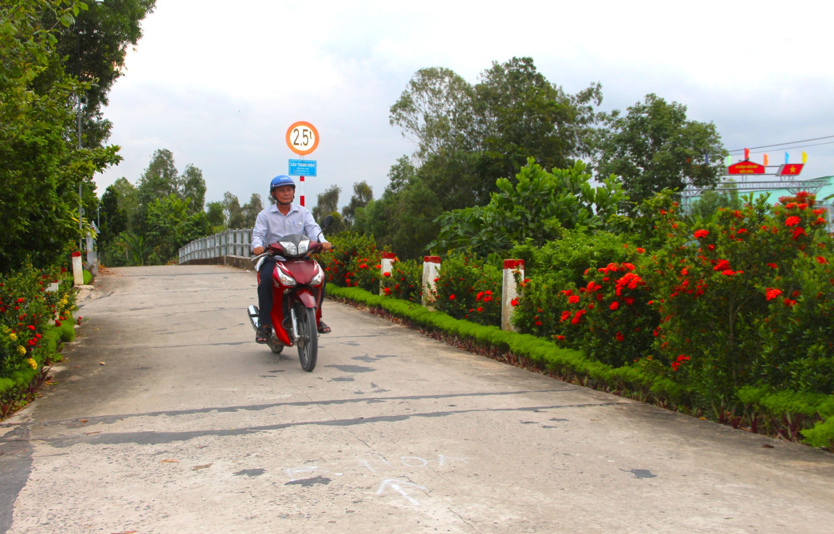Hướng đến phát triển nông nghiệp, nông thôn bền vững Kết cấu hạ tầng giao thông được nâng cấp, cảnh quan môi trường nông thôn được cải thiện từ chương trình xây dựng nông thôn mới