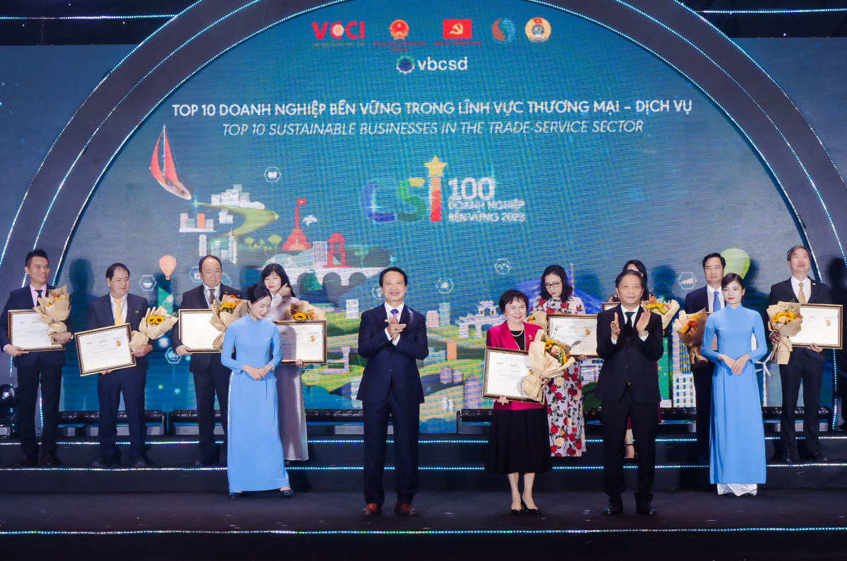 PNJ dẫn đầu Top 10 doanh nghiệp phát triển bền vững 2023 lĩnh vực thương mại - dịch vụ