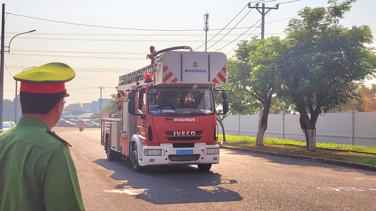 Diễn tập chữa cháy, cứu nạn với giả định cháy kho chứa hóa chất trong khu công nghiệp
