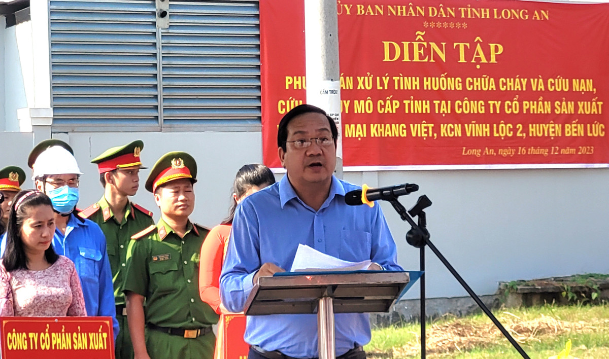 Diễn tập chữa cháy, cứu nạn với giả định cháy kho chứa hóa chất trong khu công nghiệp