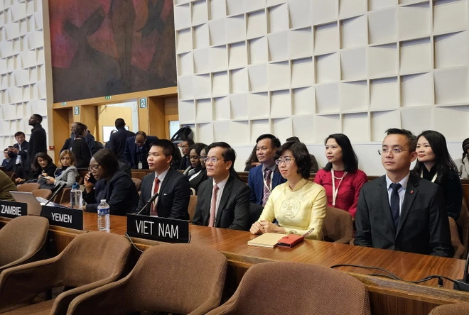Phái đoàn Việt Nam tham dự phiên họp Đại Hội đồng lần thứ 24 Công ước Di sản Thế giới ngày 22-23/11. (Ảnh: TTXVN phát)