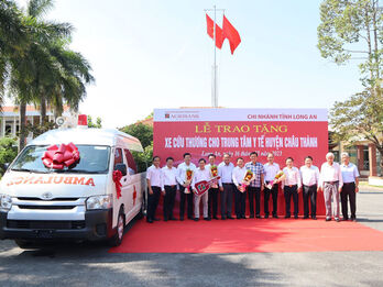 Agribank Long An trao xe cứu thương cho Trung tâm Y tế huyện Châu Thành