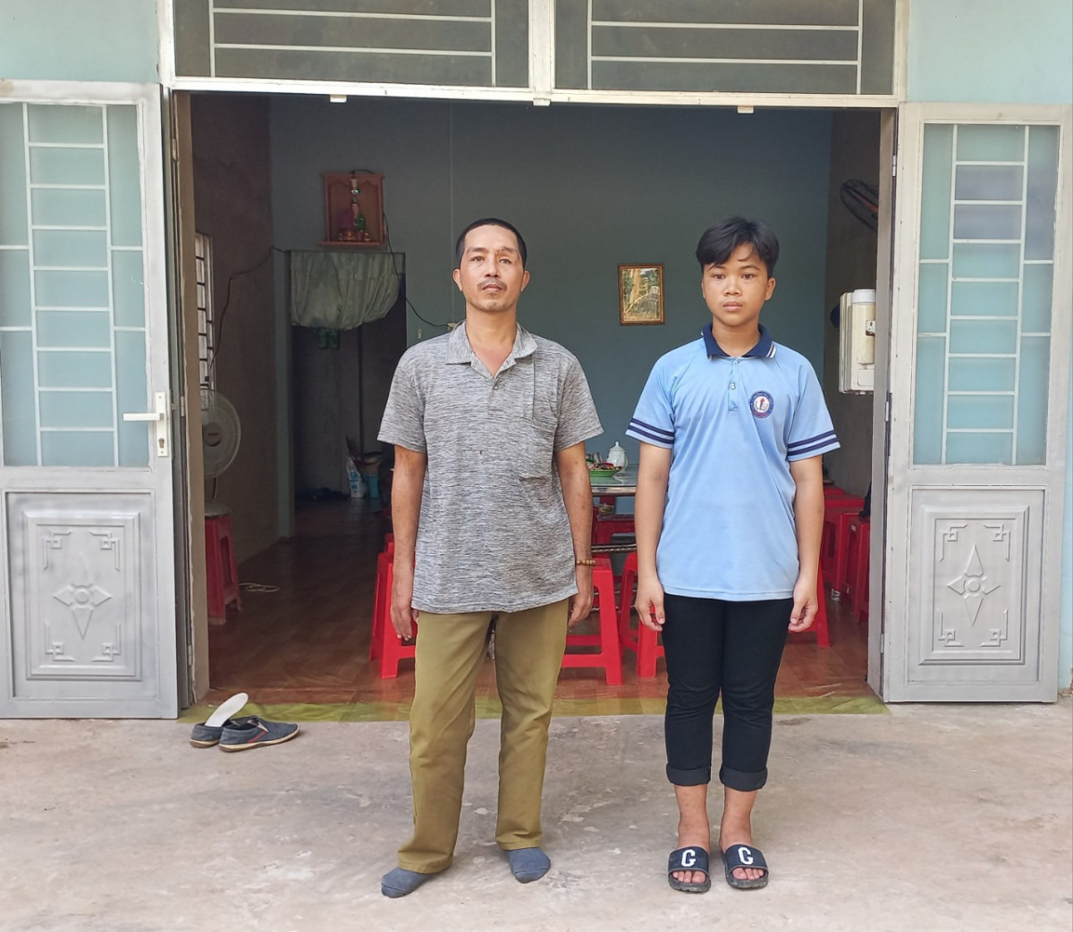 Gia đình anh Lê Văn Tài Em (xã Tuyên Bình, huyện Vĩnh Hưng) được UBMTTQ Việt Nam TP.Tân An hỗ trợ 50 triệu đồng xây dựng căn nhà mới