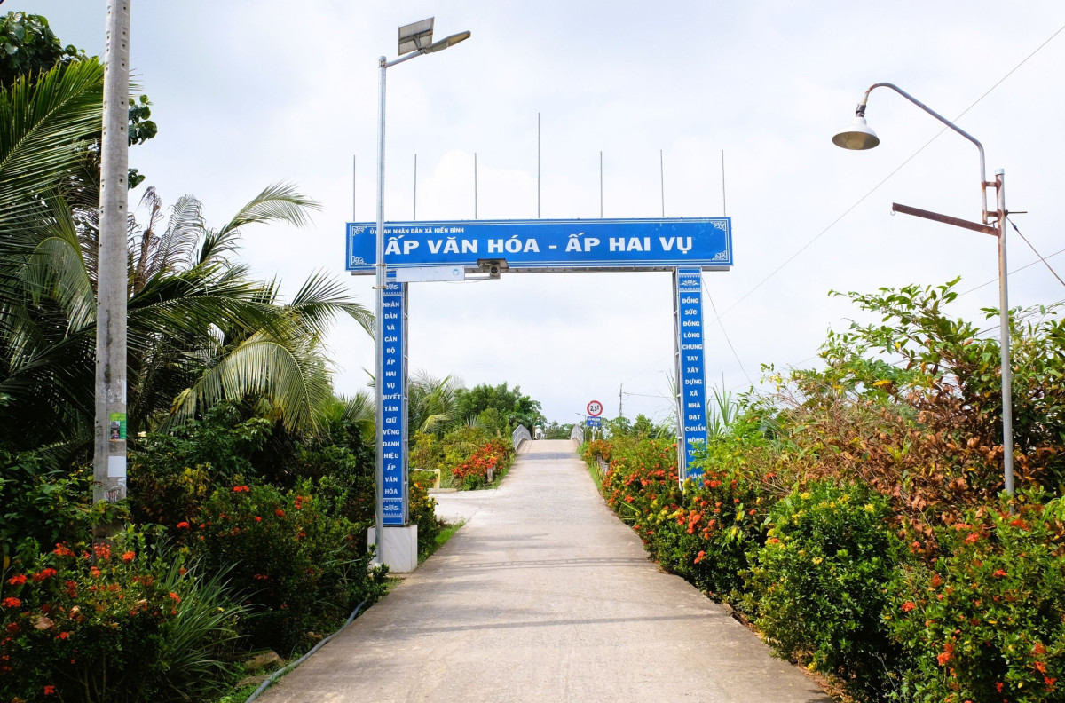 Tân Thạnh: Chuyển biến tích cực trên nhiều lĩnh vực Hạ tầng giao thông nông thôn được quan tâm đầu tư, góp phần hoàn thành các tiêu chí xây dựng nông thôn mới