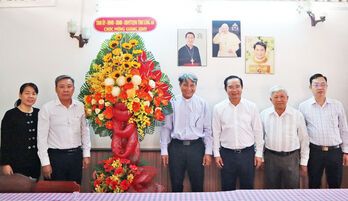 Secretary of Long An Provincial Party Committee visits Tan An Parish