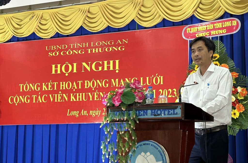 Presenting decisions and certificates of typical rural industrial products at district and provincial levels in 2023