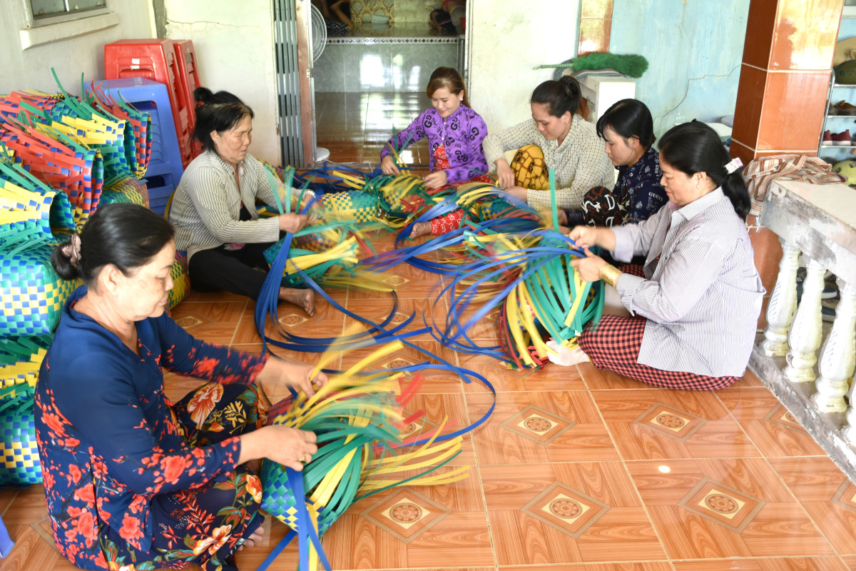 Vươn lên nhờ mô hình hỗ trợ sinh kế