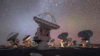Đài thiên văn bắt được 'gợn sóng' lạ từ thế giới 12 tỉ năm tuổi