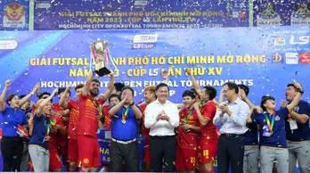 CLB futsal Thái Lan tặng tiền thưởng vô địch cho trẻ em khó khăn Việt Nam