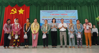 Đồng hành cùng phụ nữ biên cương tại Thạnh Hóa Đồng hành cùng phụ nữ biên cương tại Thạnh Hóa