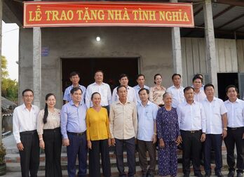 Ban Tuyên giáo Trung ương bàn giao nhà tình nghĩa tại Tân Trụ