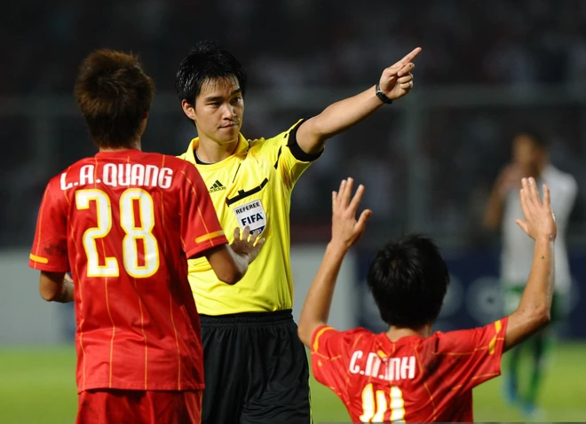 Trọng tài Kim Jong Hyeok từng điều khiển các trận đấu có sự góp mặt của Tuyển Việt Nam.