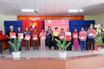 Quỹ Thiện Tâm – Tập đoàn Vingroup tài trợ 500 suất quà cho hộ nghèo tại huyện Cần Giuộc
