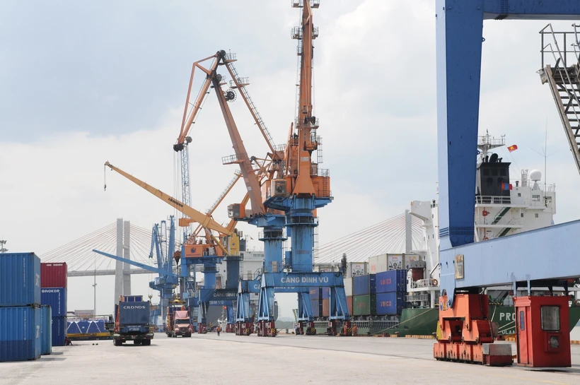 Hiệp định CPTPP: Tận dụng thời cơ để thúc đẩy kim ngạch xuất khẩu Thông quan hàng hóa, thúc đẩy xuất khẩu. (Ảnh: Đức Duy/Vietnam+)