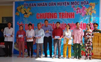 Mộc Hóa tổ chức Chương trình 'Tết quân - dân' xuân Giáp Thìn năm 2024 Mộc Hóa tổ chức Chương trình 'Tết quân - dân' xuân Giáp Thìn năm 2024