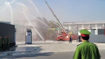 Tổ chức nhiều hoạt động trải nghiệm chữa cháy, cứu nạn cứu hộ