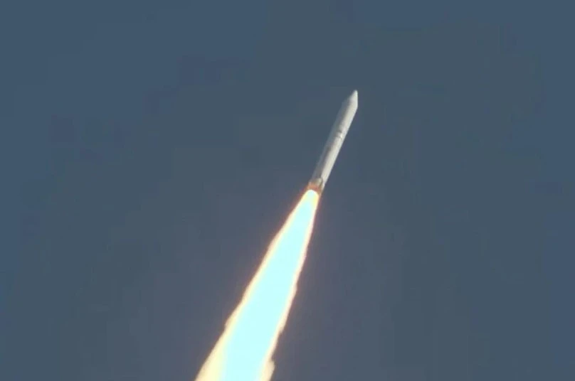Phương tiện phóng Epsilon-5 mang theo vệ tinh NanoDragon của Việt Nam đang bay vào vũ trụ. (Ảnh: Đào Thanh Tùng/TTXVN)