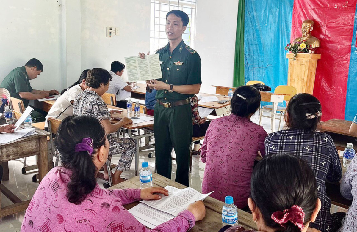 Đồn Biên phòng Cửa khẩu Quốc tế Bình Hiệp tuyên truyền, giáo dục người dân về bảo vệ biên giới