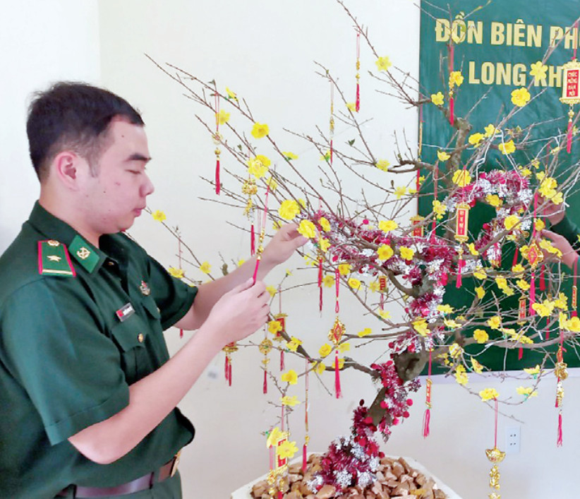 Đón xuân mới, không quên nhiệm vụ Trang trí đón tết tại Đồn Biên phòng Long Khốt (xã Thái Bình Trung, huyện Vĩnh Hưng)