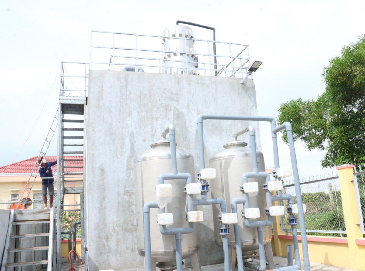 Người dân xã Thạnh Trị (thị xã Kiến Tường) vui đón tết trong niềm hân hoan khi địa phương được đầu tư hệ thống cấp nước 7 tỉ đồng