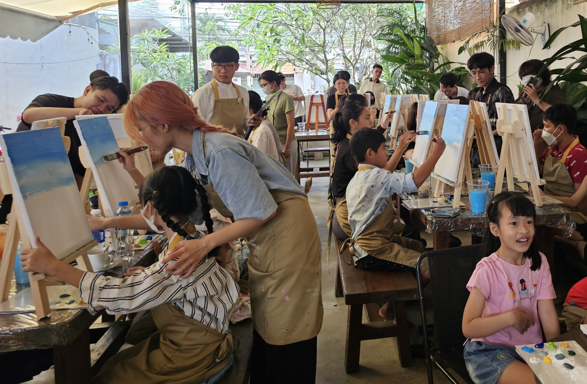 Những người đi gieo Tết