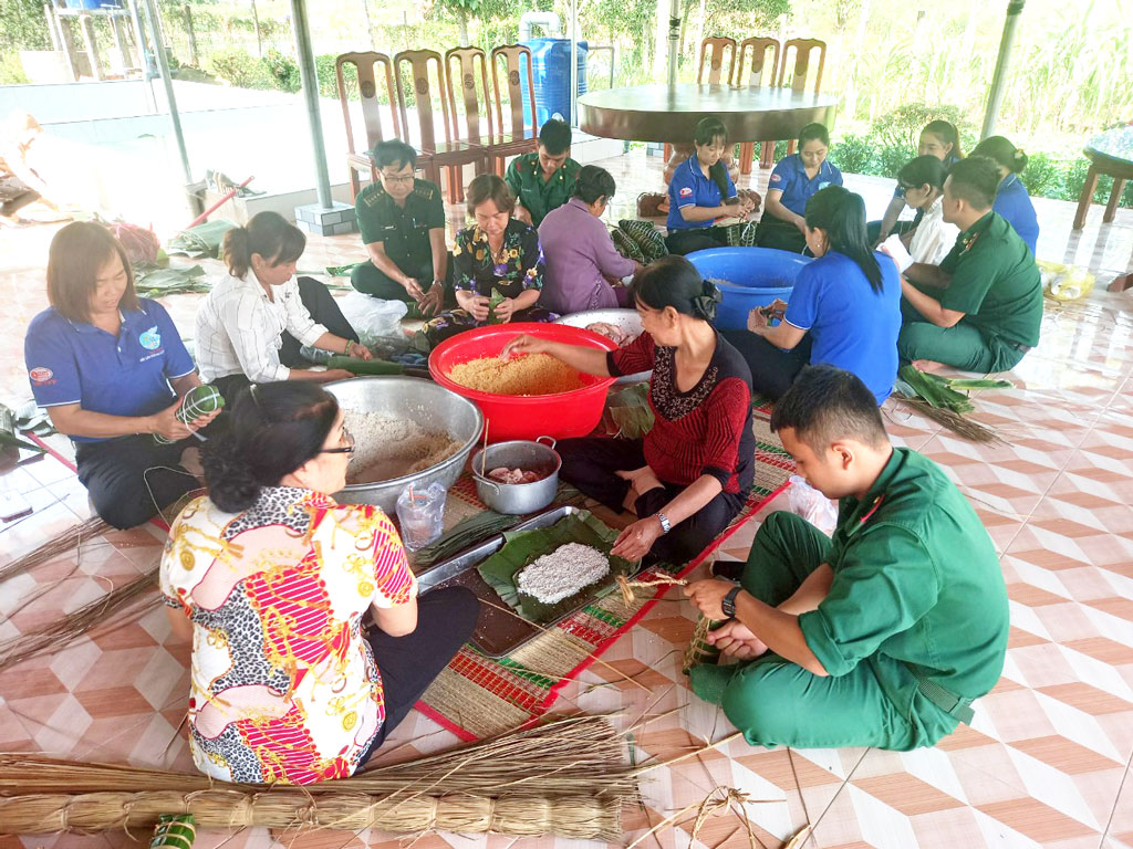 Vui xuân mới không quên nhiệm vụ