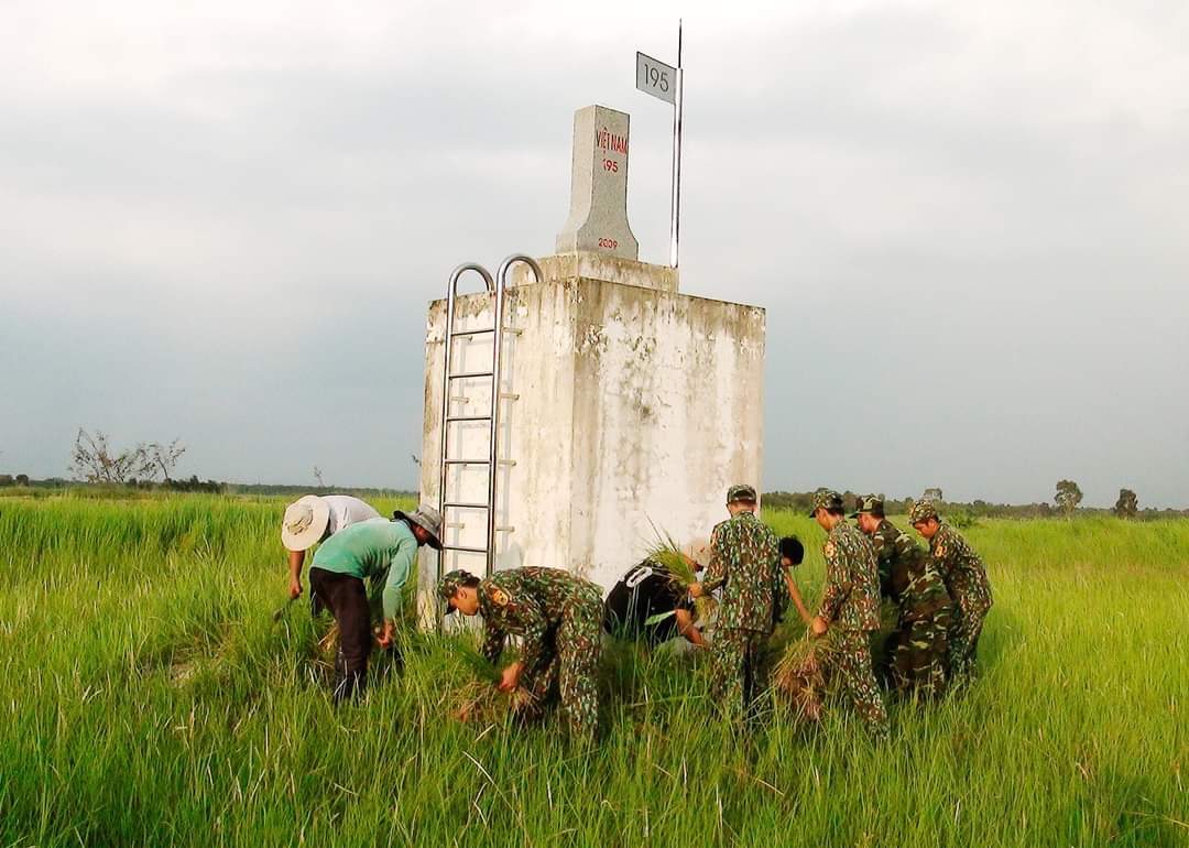 Vui xuân mới không quên nhiệm vụ