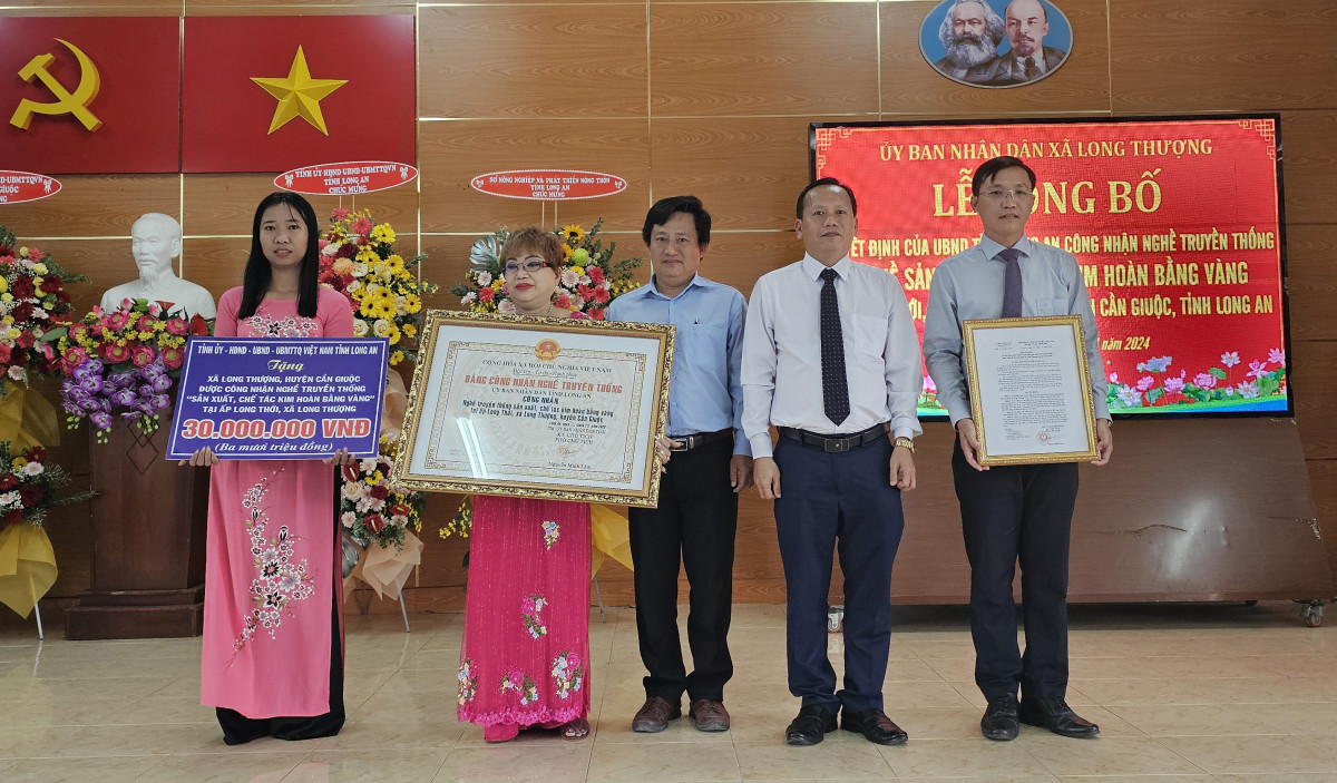 Đầu tháng 01/2024, nghề sản xuất và chế tác kim hoàn bằng vàng tại ấp Long Thới, xã Long Thượng, huyện Cần Giuộc được công nhận là nghề truyền thống