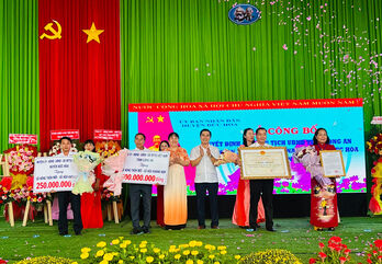 Hòa Khánh Nam đón nhận danh hiệu xã đạt chuẩn nông thôn mới năm 2023
