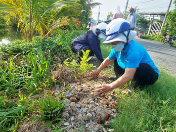 Phụ nữ TP.Tân An chung sức xây dựng nông thôn mới