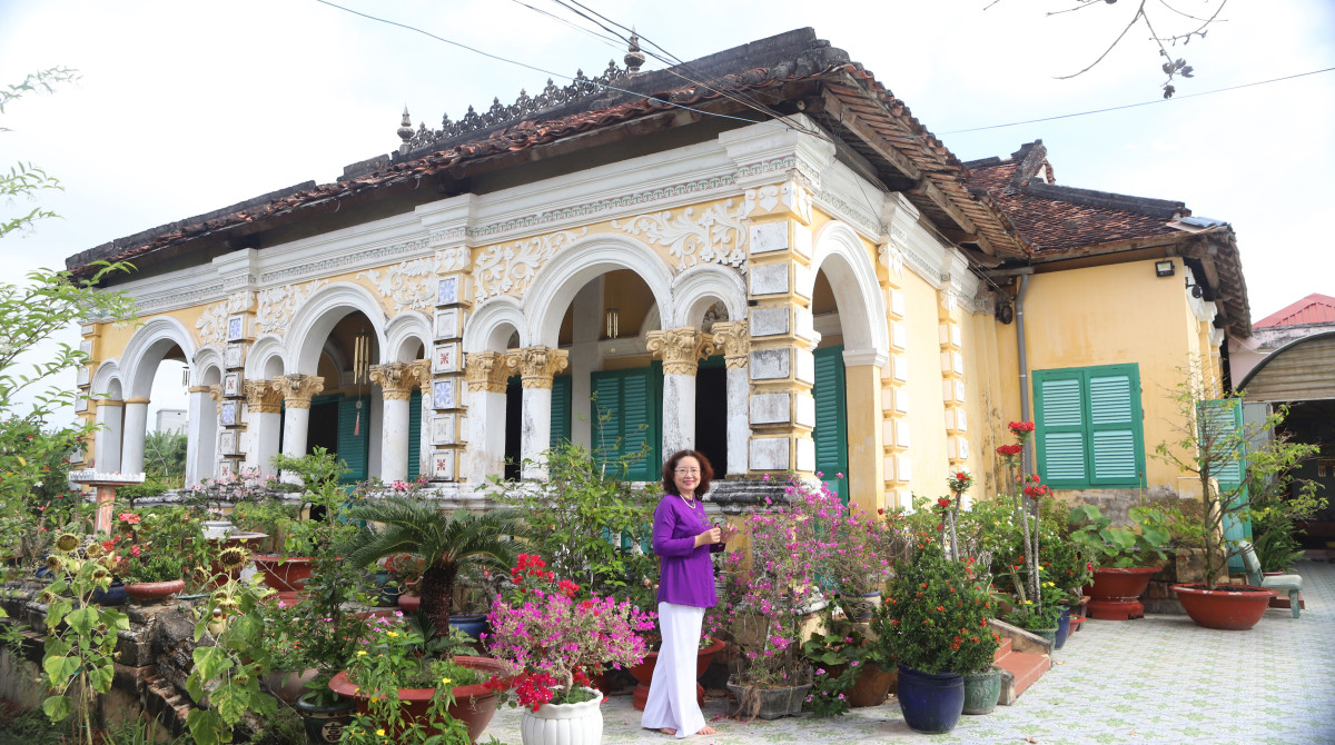 Nhà ông Phan Quang Huy (ông nội của ông Phan Quang Nghiệp - nguyên Bí thư Huyện ủy Thạnh Hóa) - chí sĩ tham gia phong trào Đông Du cùng 3 con cháu