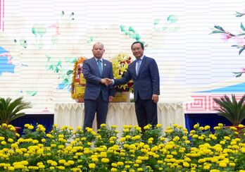 Kingdom of Cambodia's delegation visits and gives New Year greeting to Long An province