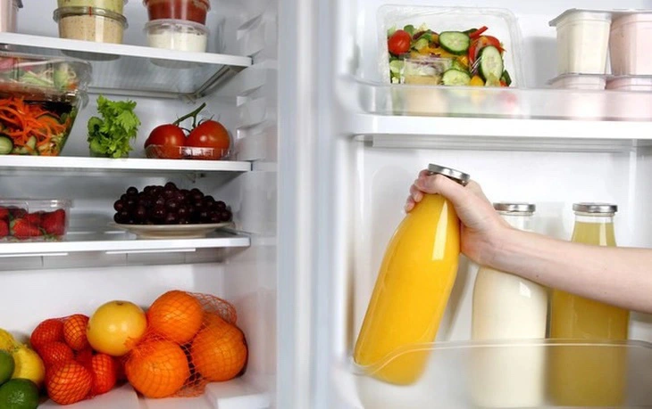 Thực phẩm bảo quản trong tủ lạnh khi rã đông chỉ nên để khoảng 2 tiếng ở nhiệt độ thường, tránh nhiễm khuẩn - Ảnh minh họa