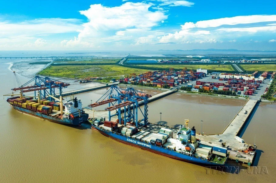 Hàng hóa xuất, nhập khẩu qua cảng Hải Phòng. (Ảnh: An Đăng/TTXVN)